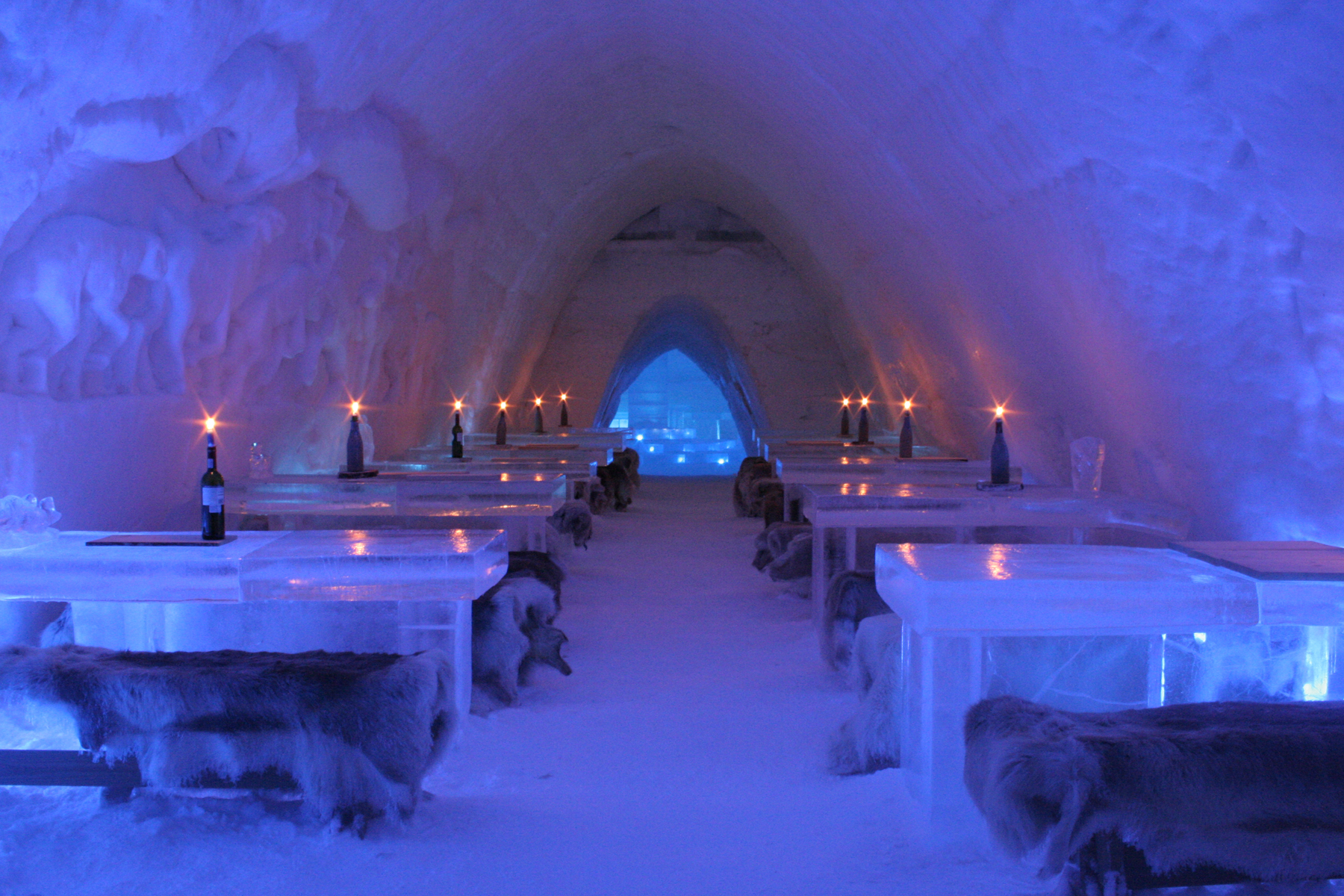 SnowVillage_icerestaurant_2007